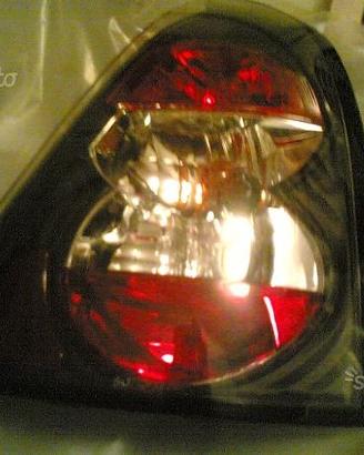 Fanalini scuri/neri RENAULT Clio II posteriori