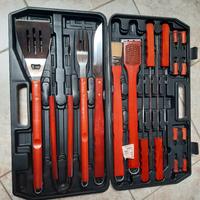 Set 18 pezzi accessori barbecue NUOVO