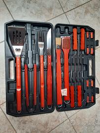 Set 18 pezzi accessori barbecue NUOVO
