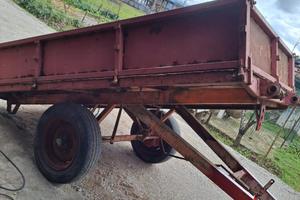 Rimorchio agricolo ribaltabile