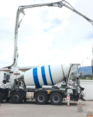 Autocarro IVECO con Betoniera e Pompa CIFA