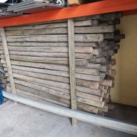 Pali in legno per staccionate e frutteti
