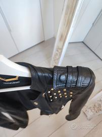 Chiodo Mango con borchie dorate