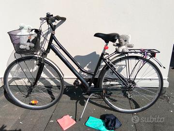 Bicicletta unisex accessoriata pronta all'uso