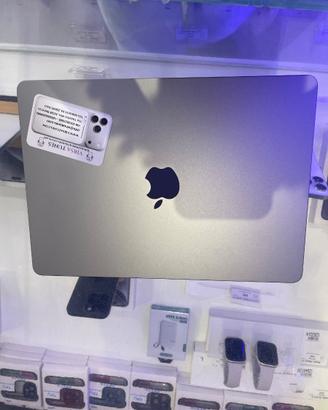 MacBook Air 13 2022 13 pollici M2 256-8GB usato