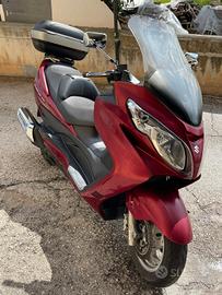 Maxi scooter Suzuki 400