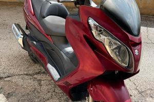 Maxi scooter Suzuki 400
