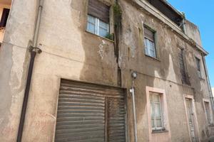 Guspini- Indipendente da ristrutturare in centro