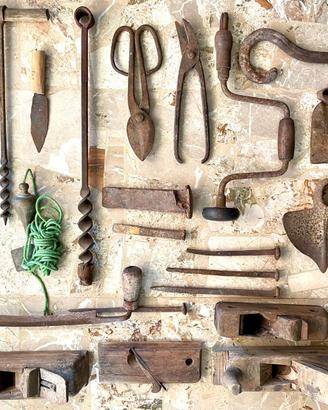 Collezione attrezzi per falegname e carpentiere