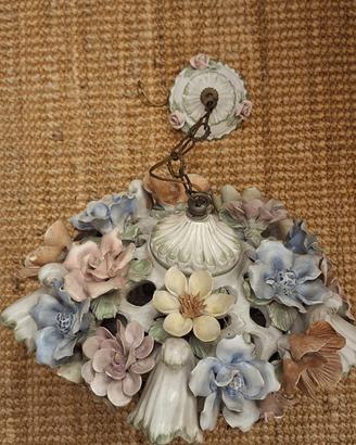 Lampadario floreale nello stile Capodimonte