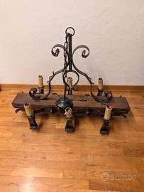 Lampadario legno e ferro battuto