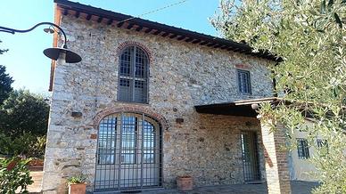 Rustico / Casale di 200 m² con più di 5 locali a C