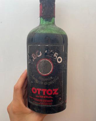 Bottiglia vintage Bocasso OTTOZ piena e sigillata.