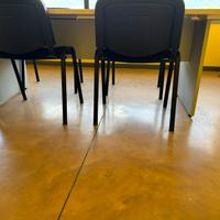 Sedie e tavolo da riunione
