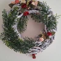Ghirlanda in vero legno e fiori finti