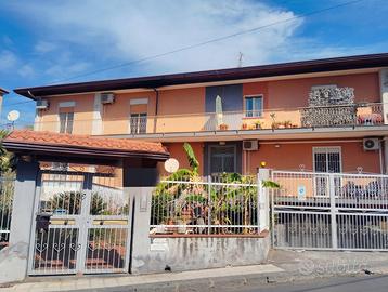 5 Vani Corso Sicilia Motta Sant' Anastasia