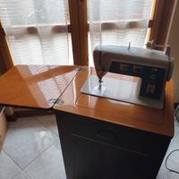 Macchina da cucire Singer 706 con mobiletto legno