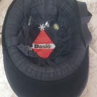 Casco e guanti d'equitazione