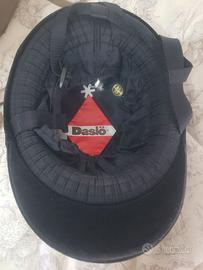 Casco e guanti d'equitazione