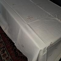 tovaglia in lino ricamata 