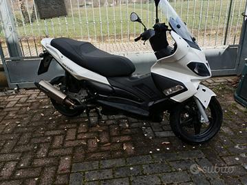 Gilera Nexus 300 i.e. 2010 3.763 km Akrapovic