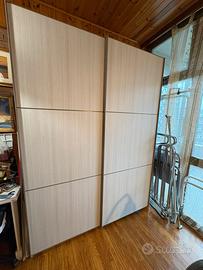 Armadio a 4 ante con porte scorrevoli