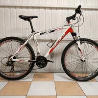 Bicicletta mountain bike di marca Atala