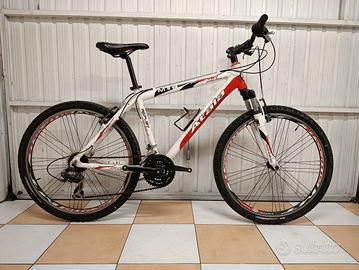 Bicicletta mountain bike di marca Atala