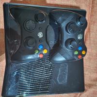 Console Xbox 360 con 2 joypad e giochi