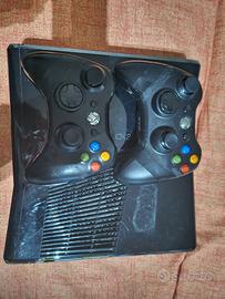 Console Xbox 360 con 2 joypad e giochi