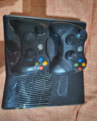 Console Xbox 360 con 2 joypad e giochi