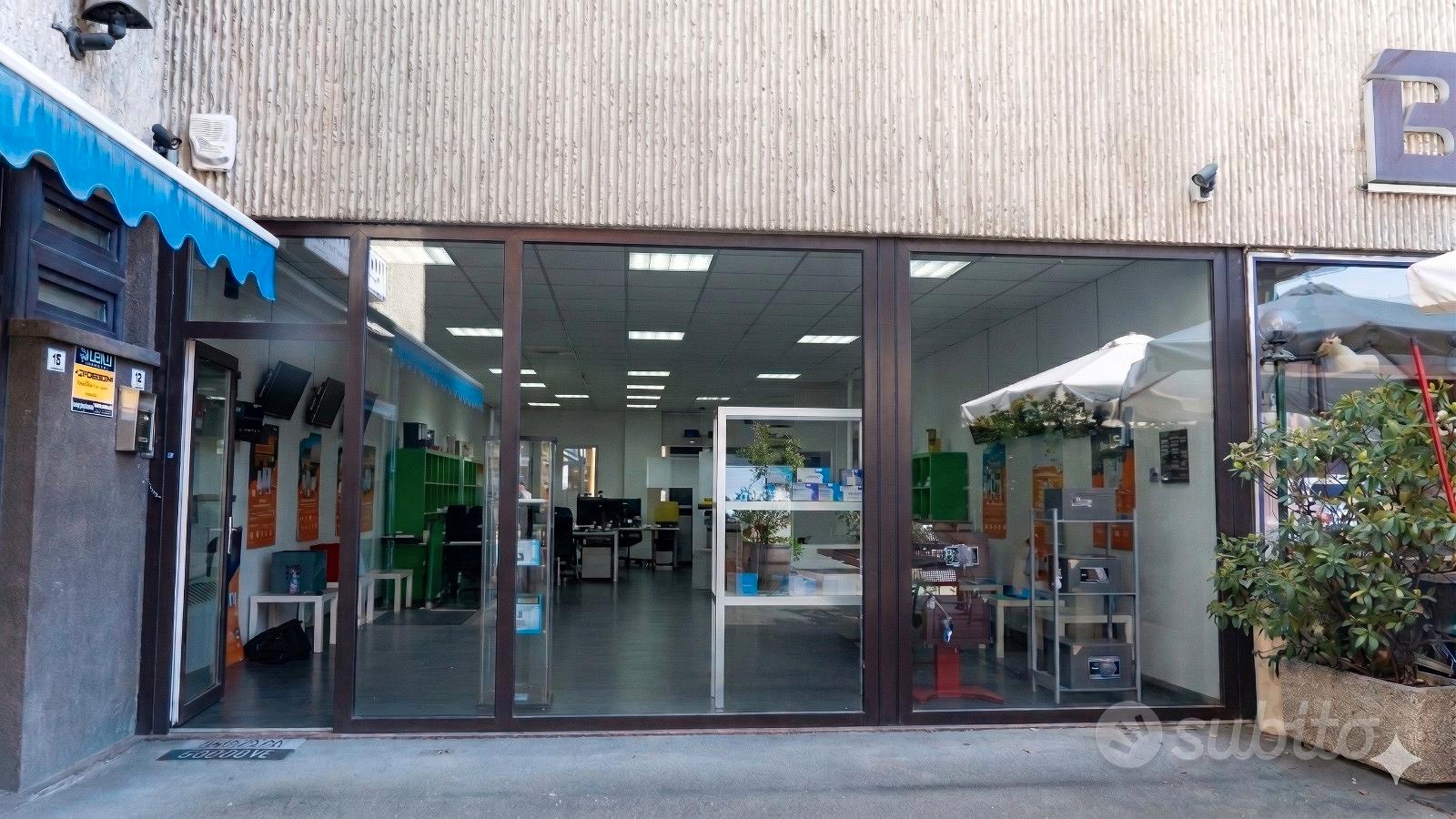 Locale Commerciale in Saint-Christophe,Aosta - Vista 2