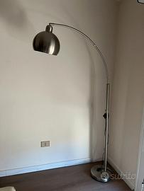 Lampada da terra alta con stelo curvo - Acciaio
