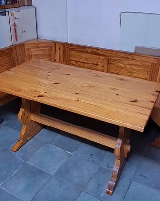 Tavolo legno con panca e due sedie
