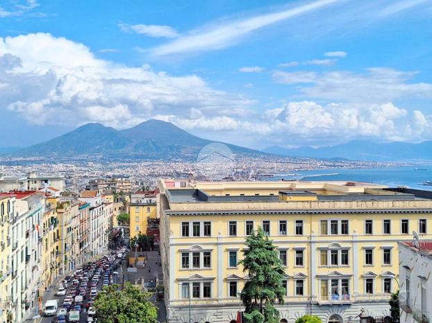 3 LOCALI A NAPOLI