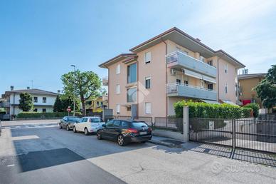 4 LOCALI A VILLAFRANCA DI VERONA