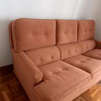 Divano a tre posti in velluto colore rosa antico 