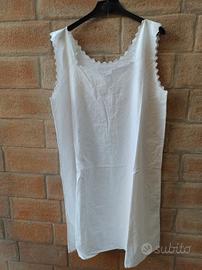 Antica camicia da notte in cotone con ricami