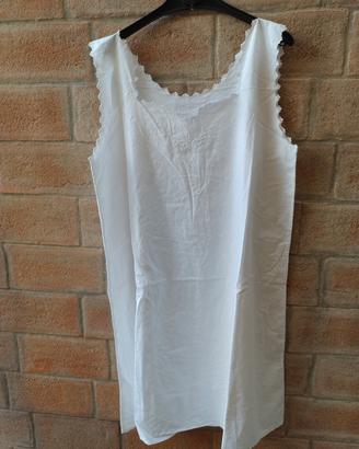 Antica camicia da notte in cotone con ricami