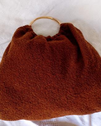 Borsa in lana bouclè marrone La Milanesa