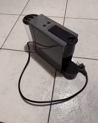 Macchinetta caffè nespresso essenza mini