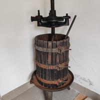 Attrezzi e utensili agricoli vintage in blocco