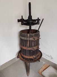 Attrezzi e utensili agricoli vintage in blocco