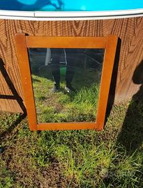 Specchio con cornice in legno 79x63 cm