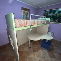 Letto a castello con scrivania e mobili
