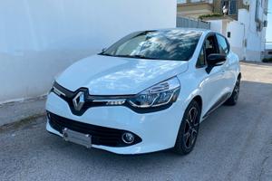Renault Clio 1.2 75CV 5 Porte Costume National