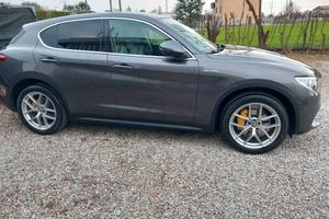 alfa stelvio Q4 210