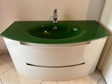 Mobile bagno sospeso con lavabo in cristallo