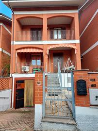 Villetta a schiera libera 4 lati