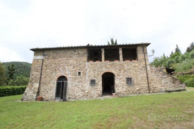 Rustico / Casale di 20500 m² con più di 5 locali a